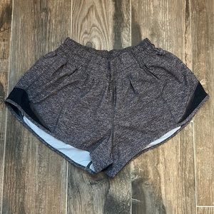 lululemon 2.5 inch hotty hot shorts